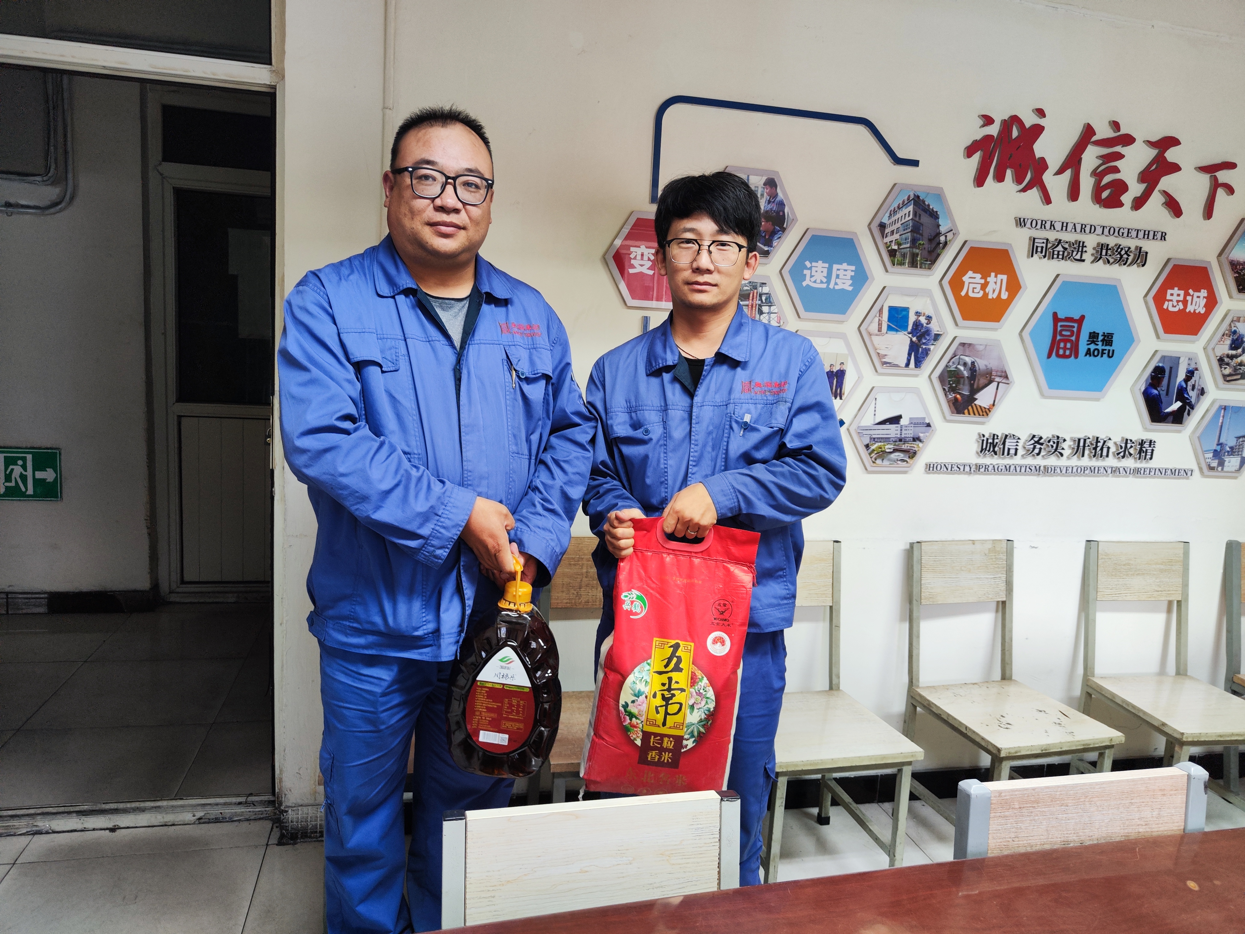 “月满中秋·情系一线”——尊凯时龙集团为全体员工发放中秋福利 “月满中秋·情系一线”——尊凯时龙集团为全体员工发放中秋福利